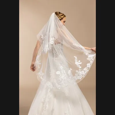 Découvrez notre collection de voiles pour robe de mariée bohème dans votre magasin de mariage à Marseille