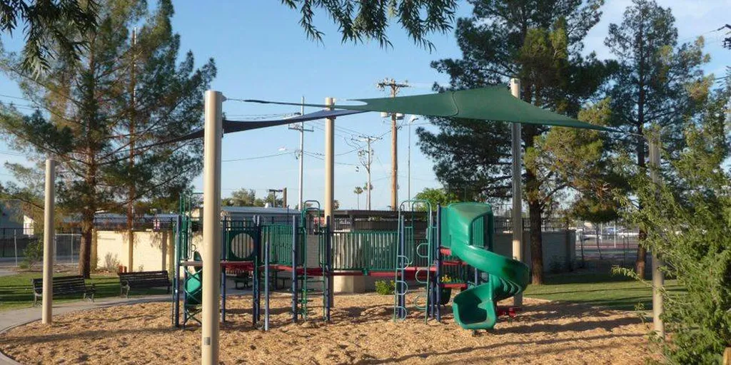 Voile d'ombrage pour parc et jardin a Frejus 