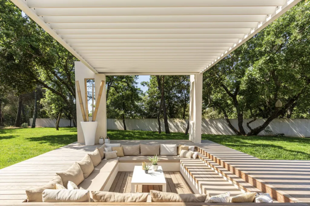 pergola bioclimatique RENSON à St Cannât posée par ROSSI
