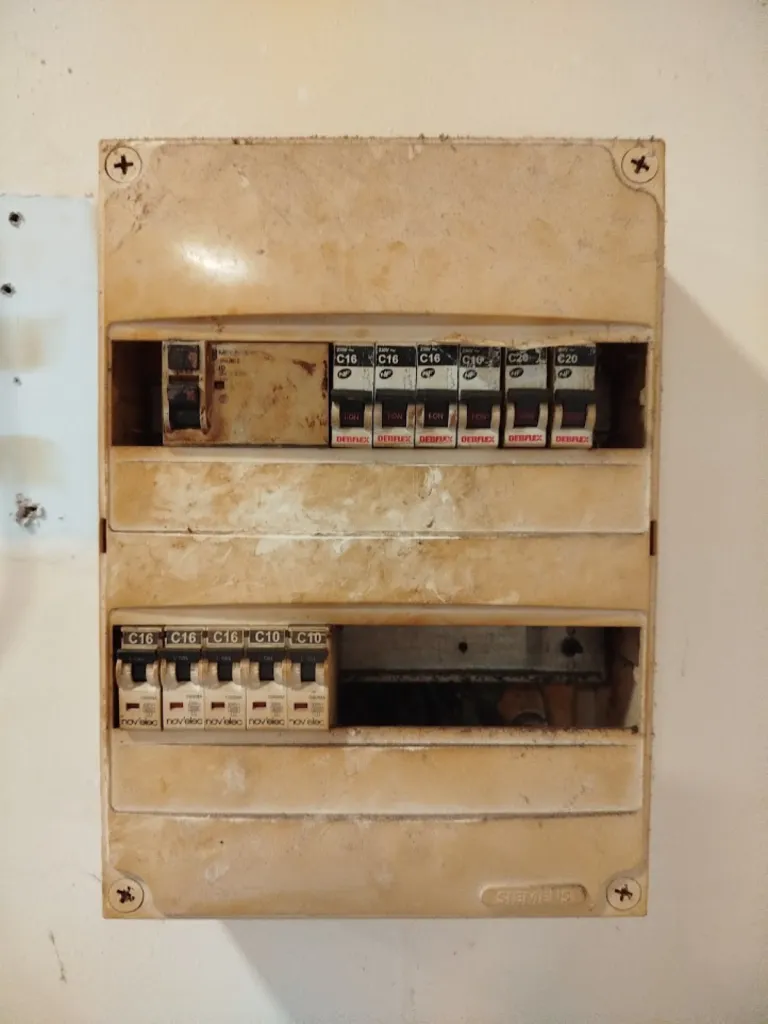 Ancienne installation à rénover , mise a jour a Montpellier par infiny elec