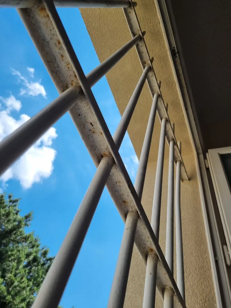 Rénovation des fenêtres extérieurs en bois et volets persiennes métallique en région parisienne 