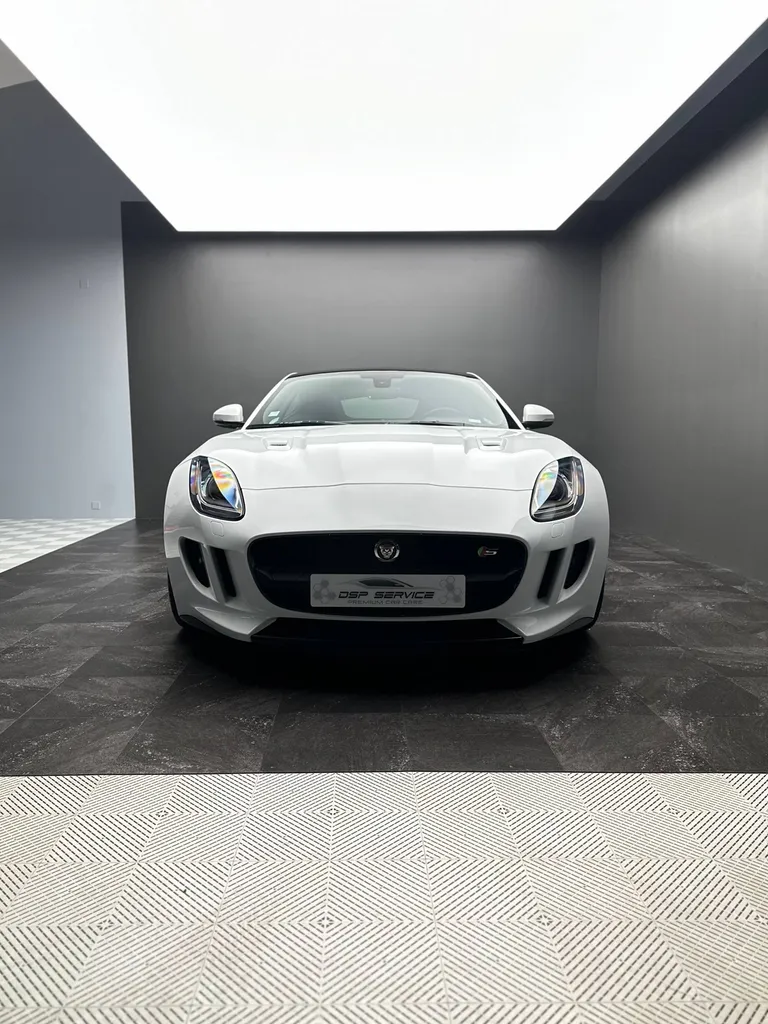 Prestation de lustrage brillance sur une Jaguar F-Type S à Le Mans, en Sarthe (72)