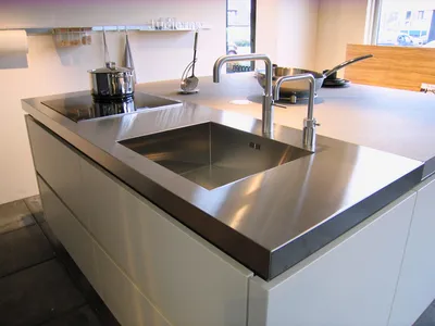 Évier inox soudé dans plans de travail inox design Monaco