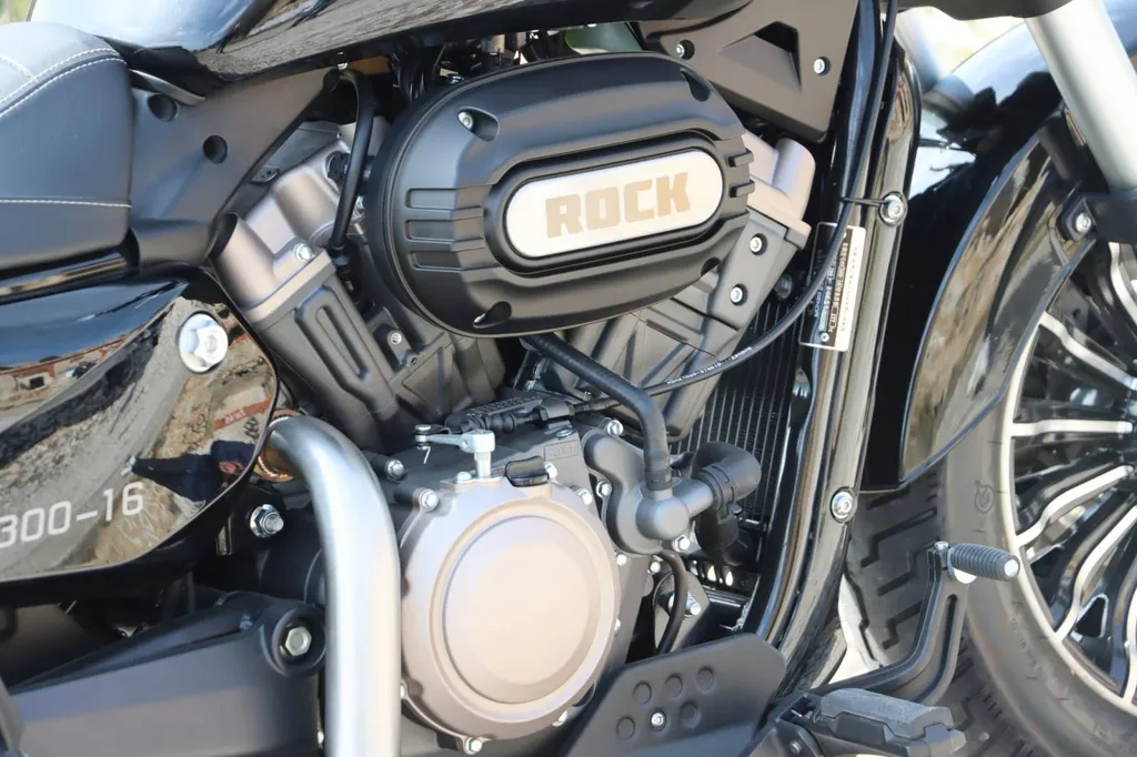 BENDA MOTORCYCLE ROCK 300 SANARY SUR MER
