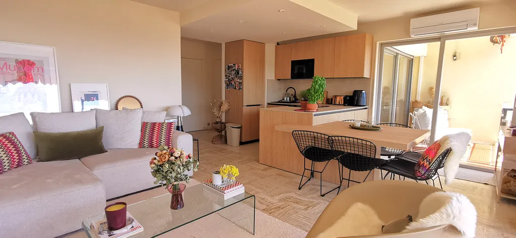 Vente appartement T2 Cassis  avec ascenseur et terrasse vue sur mer dans une résidence fermée de standing avec piscine