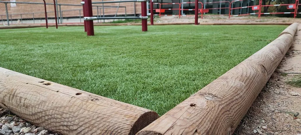 Solmark, entreprise spécialisée dans le marquage au sol, panneaux de signalisation routière, accessibilité PMR, mobiliers urbains et revêtement décoratif