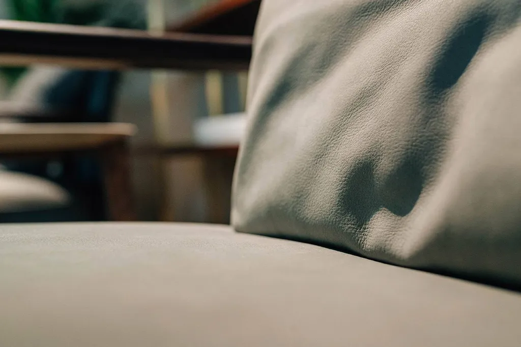 fauteuil de salon en cuir italien chez Alliance Tiffany à Hyères 83400