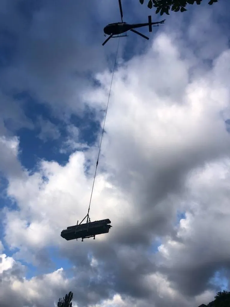 Livraison d'un échafaudage par helicoptère