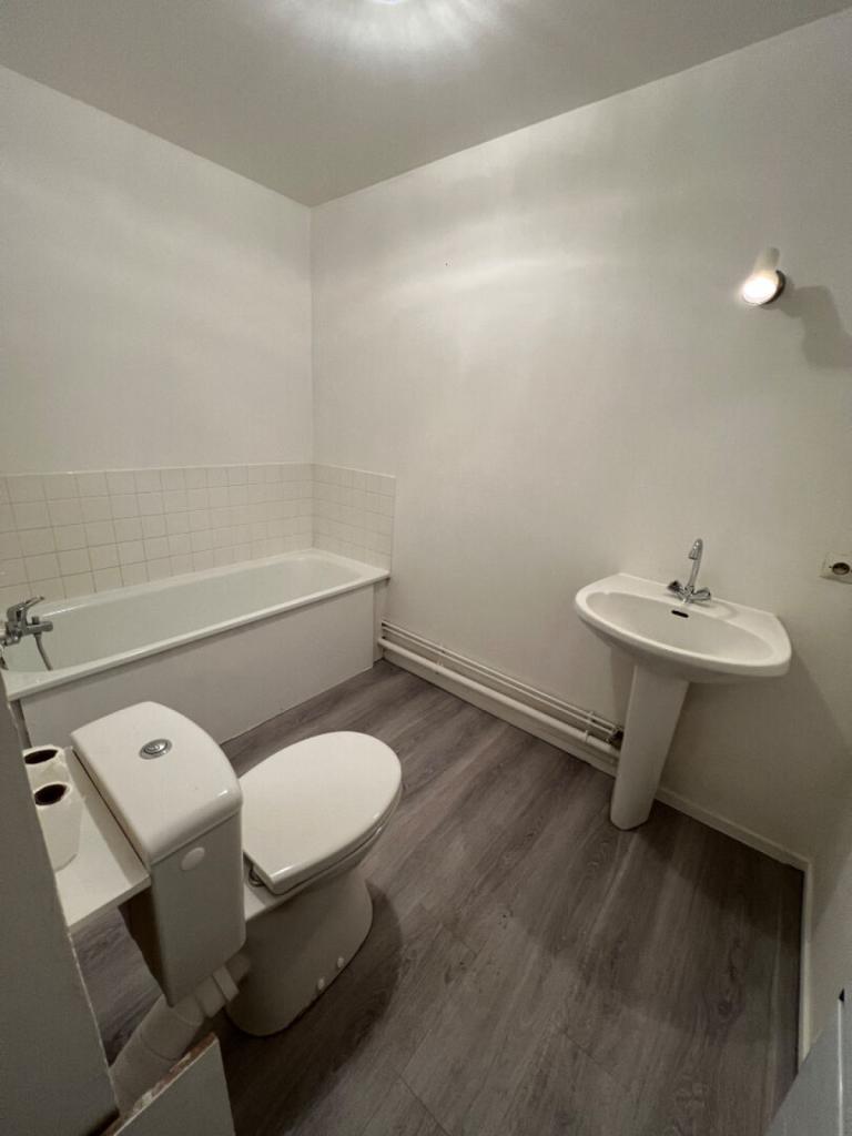 A vendre, superbe pavillon en L, avec 3 chambres et garage, sur Bosroumois 27670