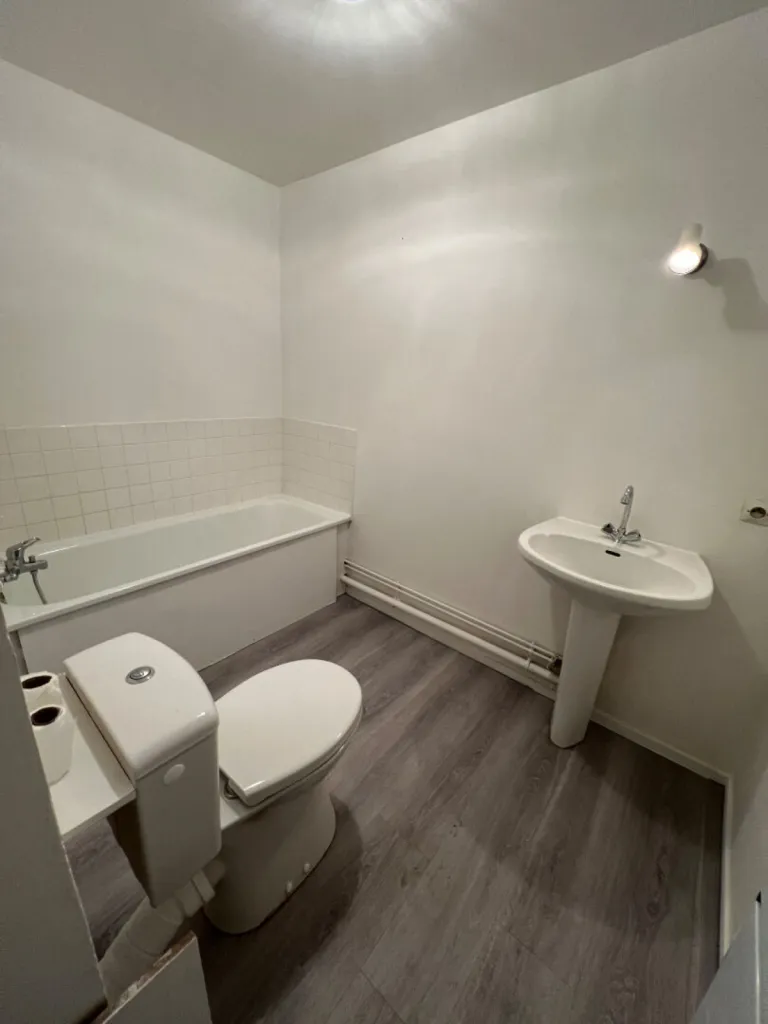 A vendre, superbe pavillon en L, avec 3 chambres et garage, sur Bosroumois 27670