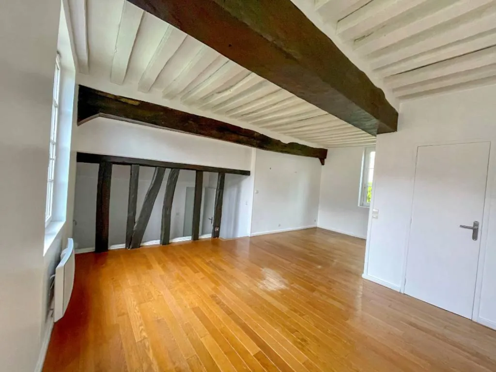 salon séjour plein de charme en colombage 