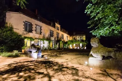 Votre organisation de mariage avec une agence experte avec cérémonie symbolique dans le parc d'un château en Dordogne
