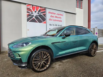 Aston Martin DBX 