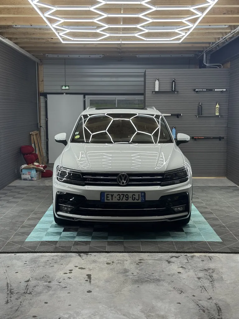TIGUAN R LINE 2.0 BI-TDI 240 CHV/ BOITE AUTO / TOIT OUVRANT/ DISCOVER PRO/ SIEGE ELECTRIQUE/ ATTELAGE ELECTRIQUE/ COFFRE ELECTRIQUE