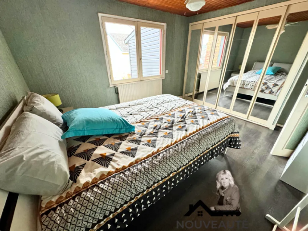 A vendre charmante maison traditionnelle de 100 m² édifiée sur un terrain de 411 m² sur la commune de ELBEUF 76500