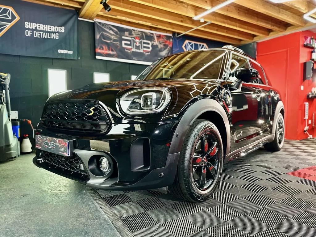 Traitement céramique & polissage multi-étapes sur Mini Countryman – EMB Detailing, spécialiste à Vaugneray (Lyon Ouest)