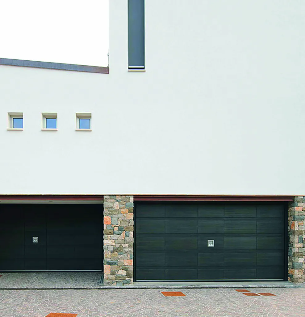 Porte de garage basculante Silvelox bois pour architectes
