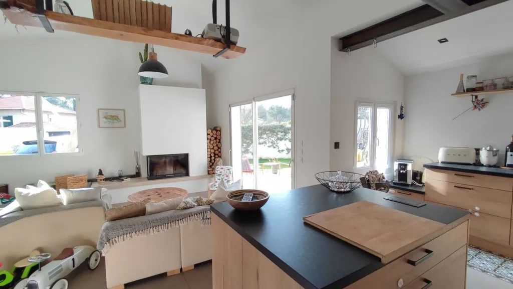 Vente maison individuelle T3/4 Cassis  en très bon état avec parkings sur terrain plat et clos