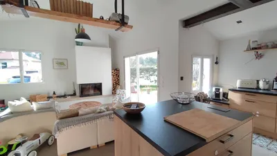 Vente maison individuelle T3/4 Cassis  en très bon état avec parkings sur terrain plat et clos