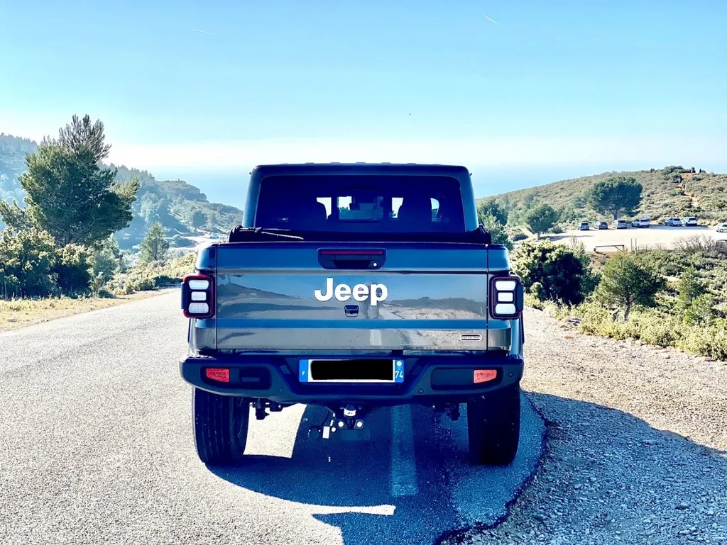 Jeep Marseille personnalisation du Gladiator à Carnoux Platinum Carrosserie