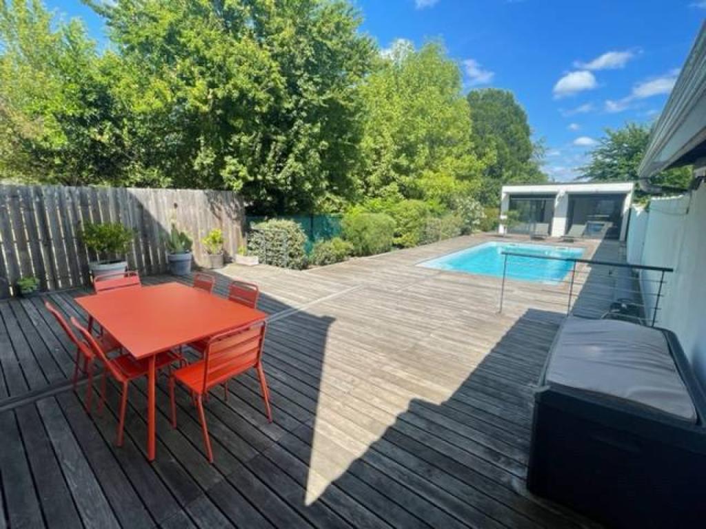 Maison piscine agence immobilière Caudéran Arnaud Droulers immobilier