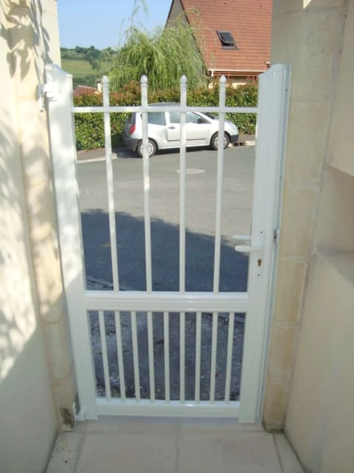 Installation de Portillon en Aluminium Standard ou Sur-Mesure, pour l'Accès Piéton Sécurisé à Rouen et son Agglomération en Seine-Maritime 76