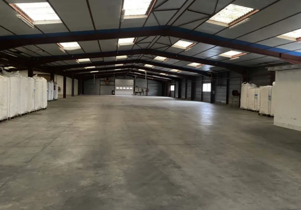 LIVAROT - Locaux d'activités de 2 400 m² divisibles à partir de 1 200 m²