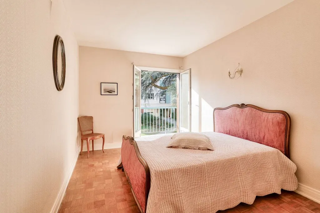 5 Pièces 3 Chambres et balcon 78100 Saint Germain en Laye