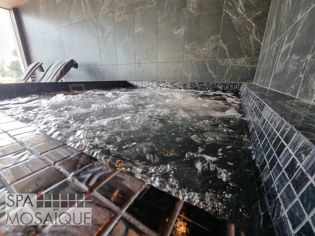 spa mosaïque carré en encastré Cannes