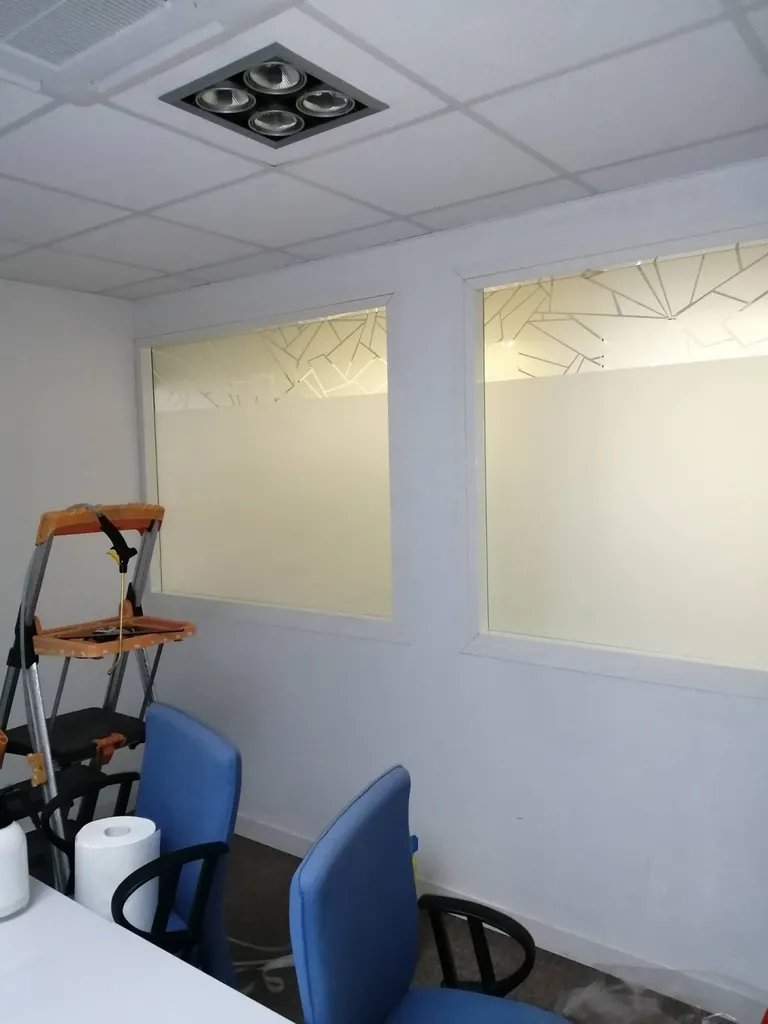 Films vitrophanie salle de réunion Toulon