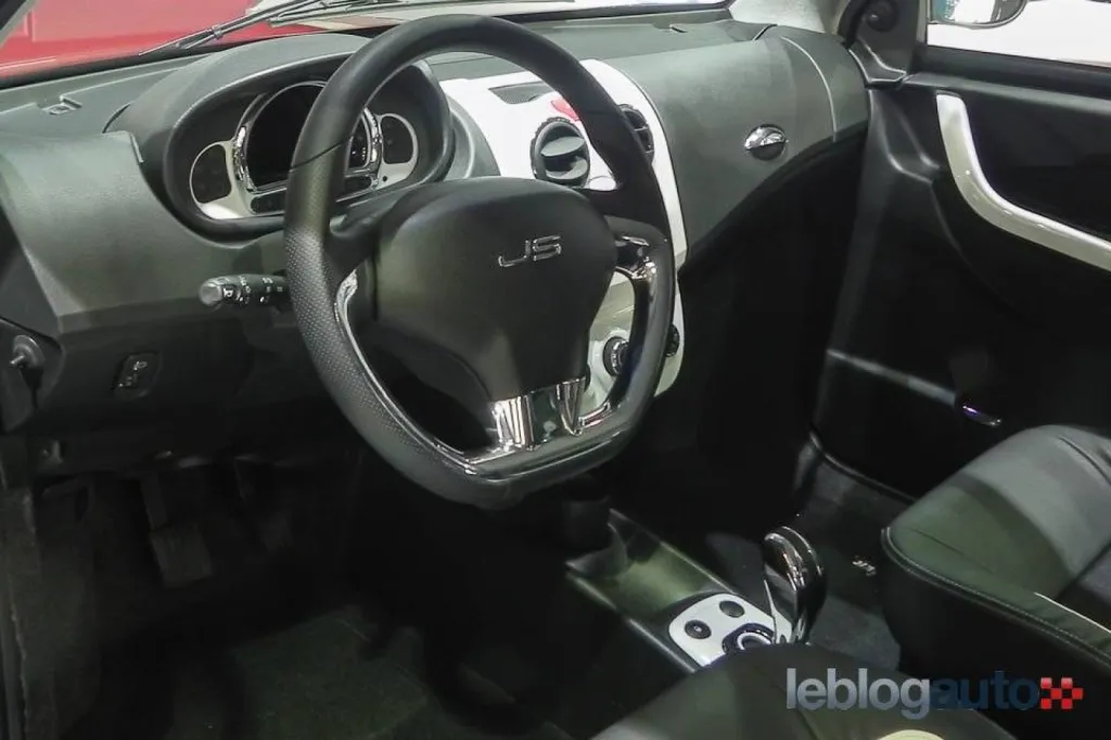 VENTE VOITURE SANS PERMIS LIGIER JS50 CLUB MOTEUR DCI REVOLUTION OPTION COLOR LINE PLUS SUR LA GARDE DANS LE VAR 83