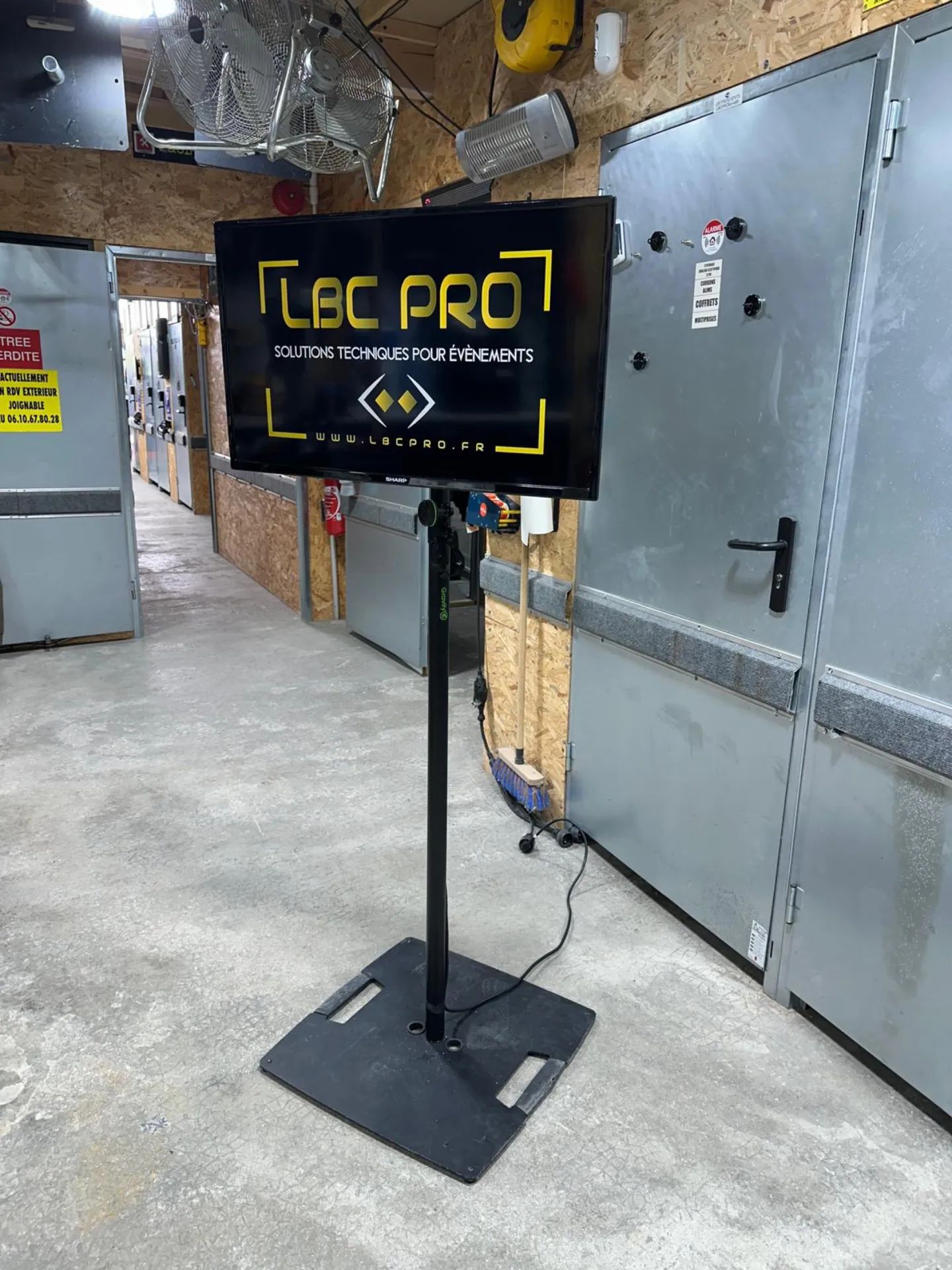 PIEDS POUR ECRANS 32 A 43 POUCES