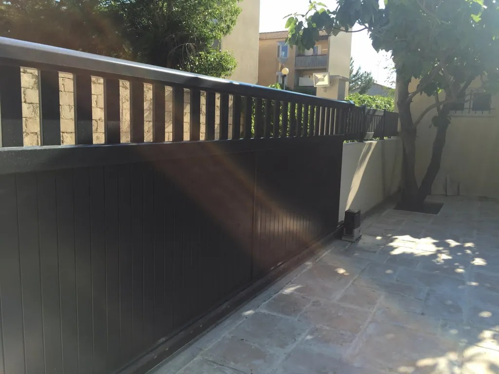 Portail et clôture en alu sur Martigues