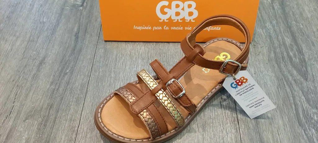 sandale en cuir fille à brides chez BABY VILA à LIBOURNE