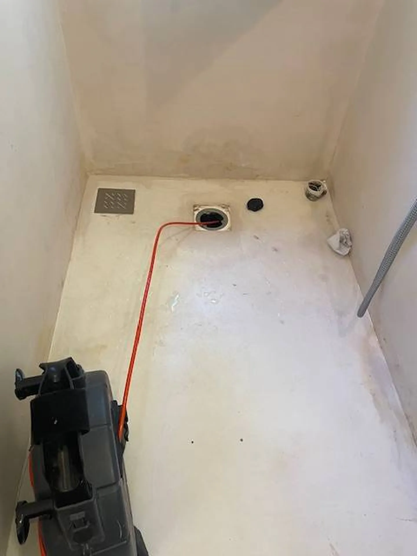 Repérage réseaux eaux usées par la douche maison en rénovation à Avignon, Vaucluse