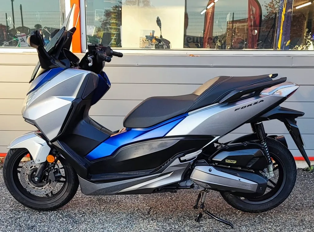 HONDA FORZA 125 DU 05/2018 AVEC 15000 KM.