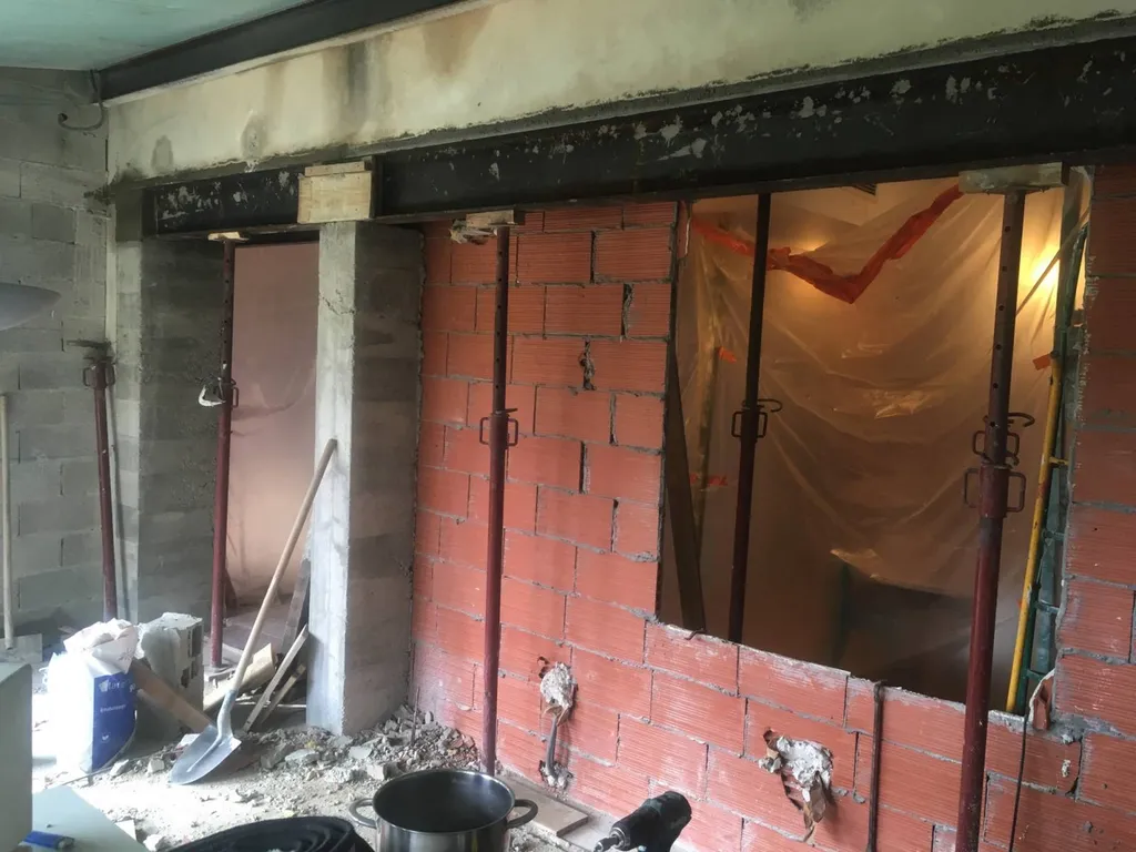 Ouverture dans un mur porteur d'une maison individuelle à Grans - Mise en place d'un IPN