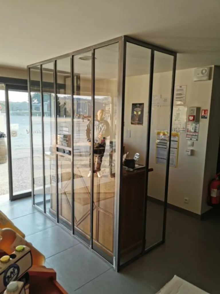 Vérriere acier type atelier à Lançon de Provence et centre ville de Salon De Provence