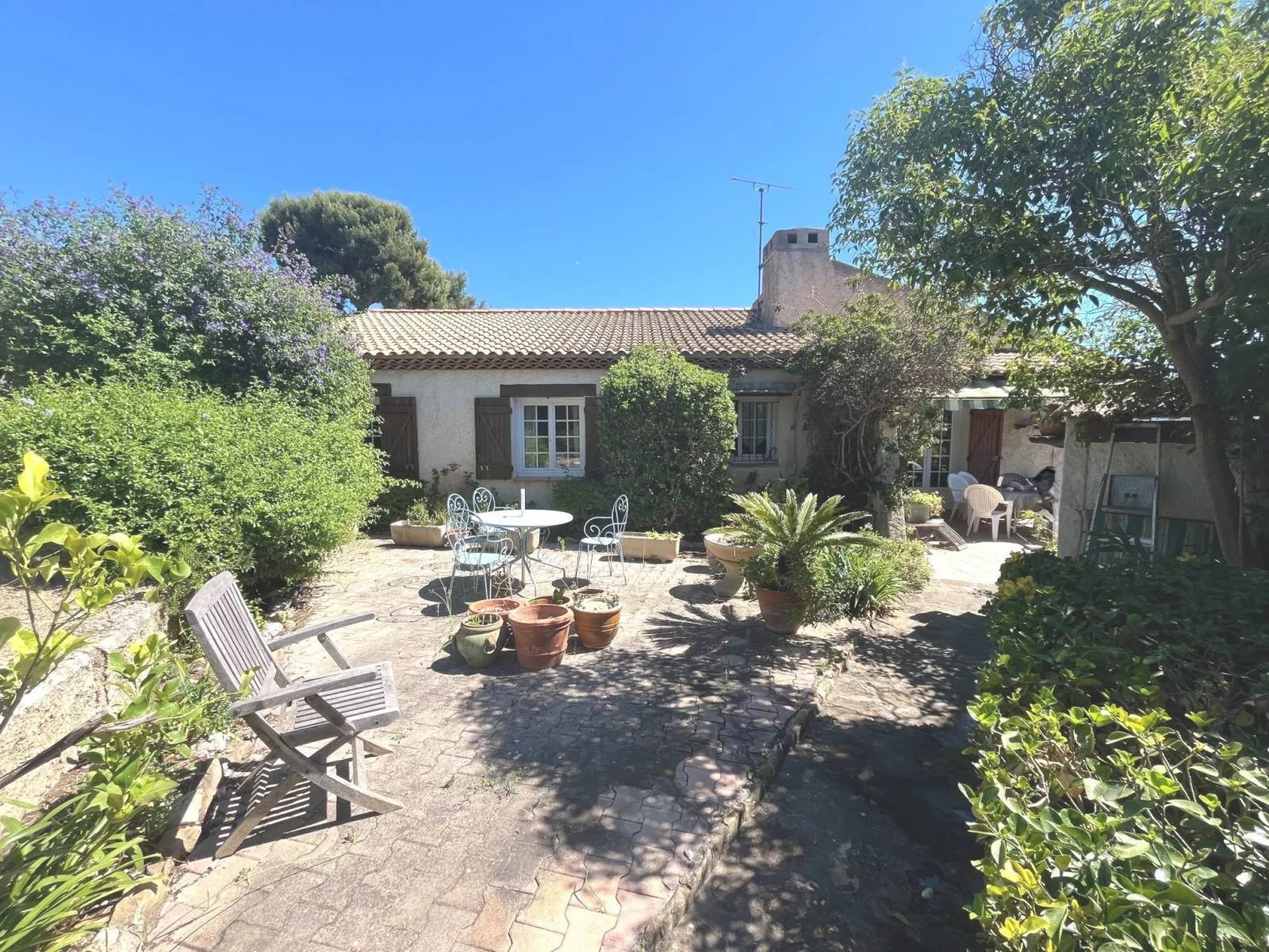 MAISON A RENOVER AVEC PETITE VUE MER A LA CIOTAT