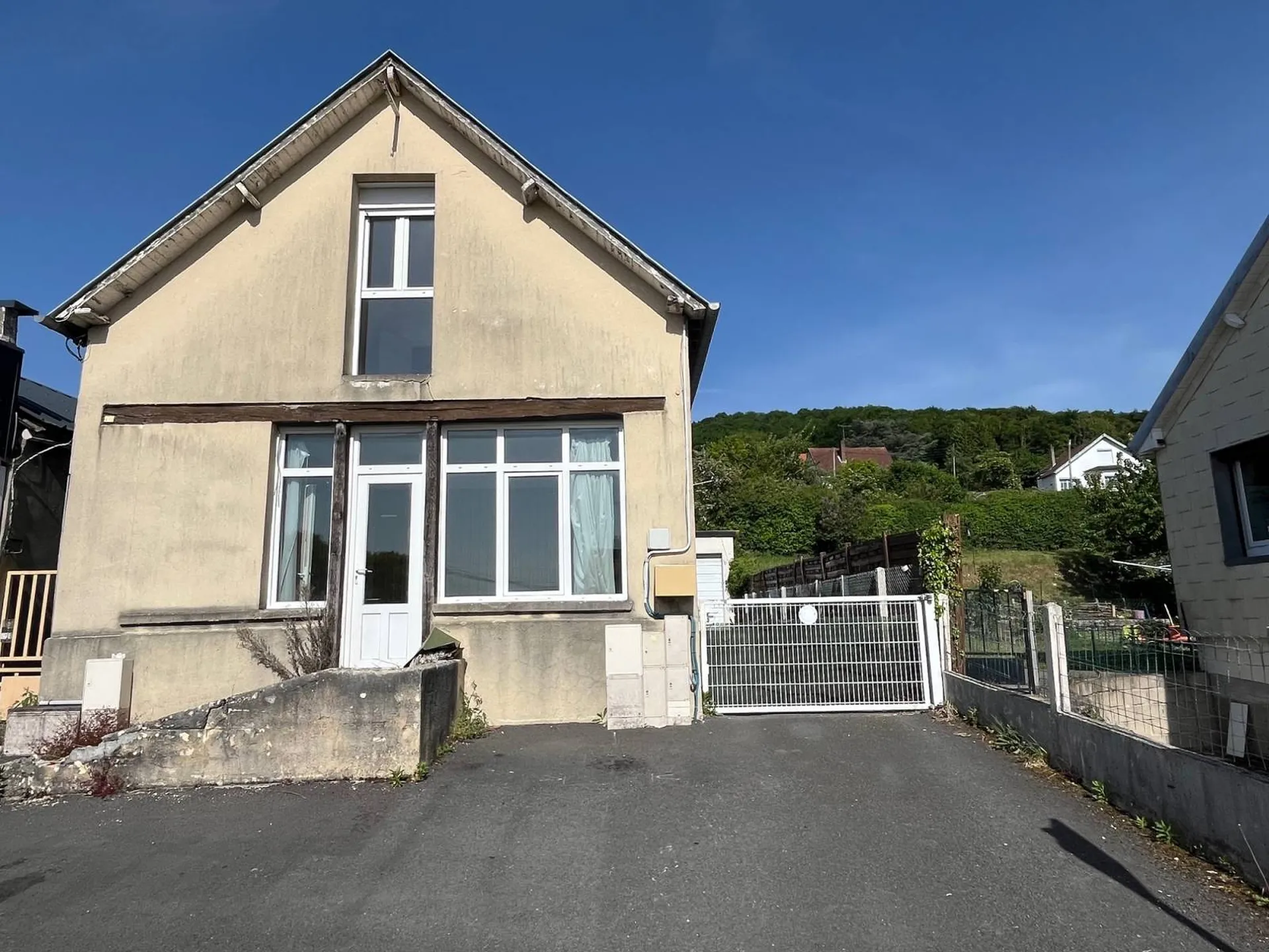 Ensemble immobilier, à vendre, en centre-ville du Trait - Idéal investisseurs !