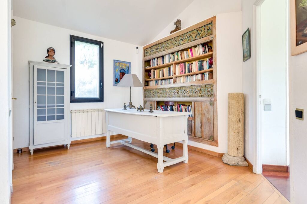 Cassis - Maison individuelle de plain-pied avec piscine dans secteur campagne au calme   