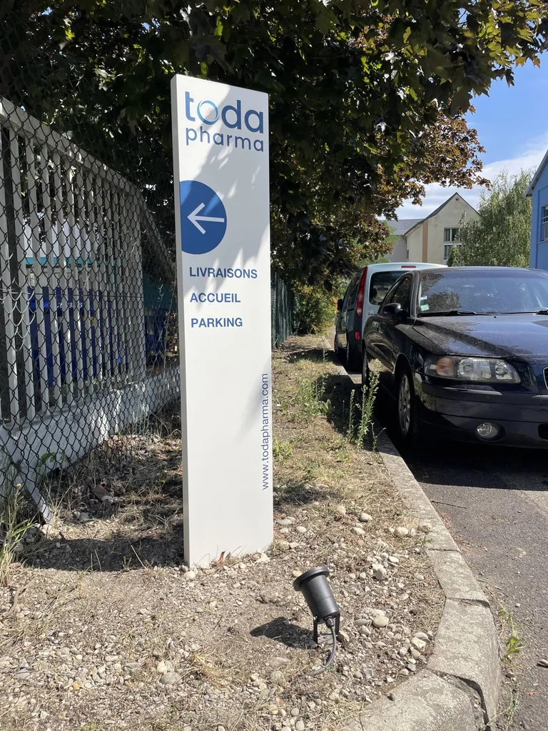 installation d'un totem d'orientation entreprise à Saverne en Alsace