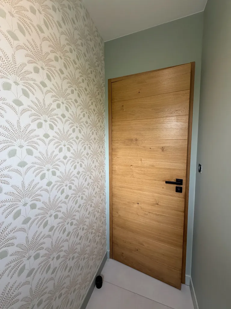 Décoration intérieure à Martignas Sur Jalle : Sublimer les WC avec un papier peint à raccord sauté 