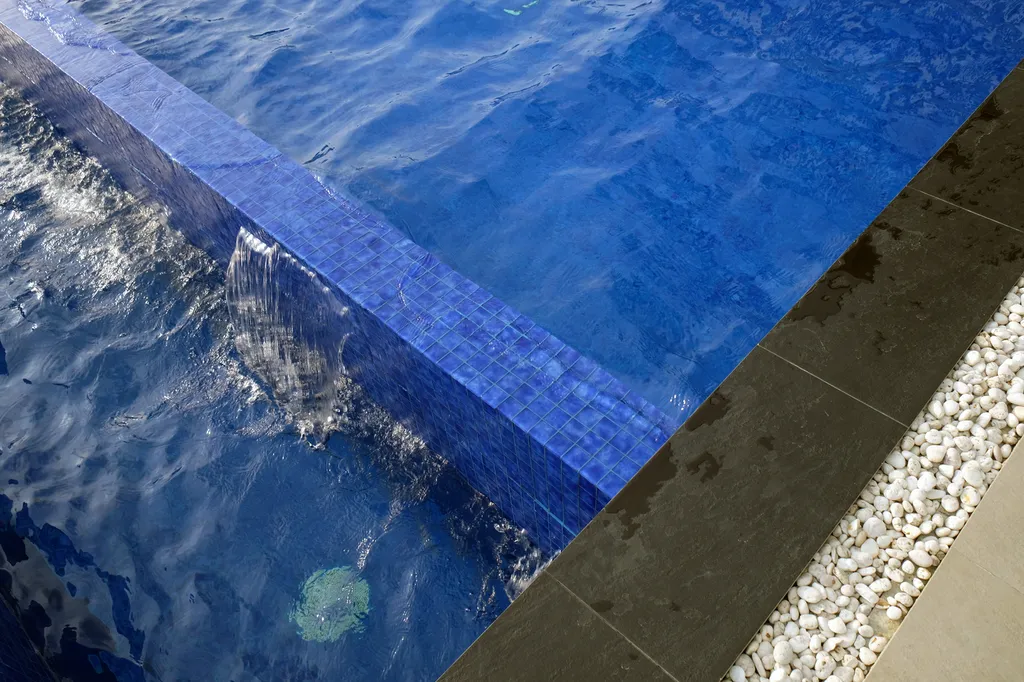 Bâche de protection piscine à Libourne : comment choisir une couverture adaptée pour sécuriser et protéger durablement votre bassin ?