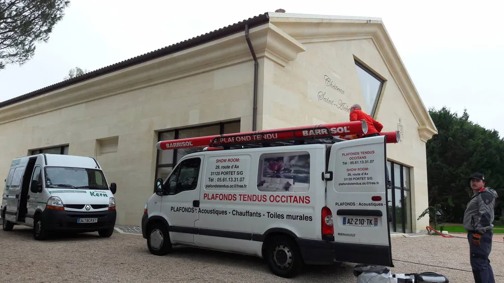 Problème acoustique haut volume, résolu par le plafond tendu BARRISOL chai Château St Aubin Réans by Plafonds Tendus Occitans