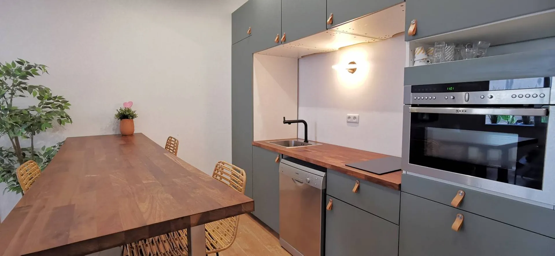 Appartement T2/3 Cassis  rez-de-chaussée dans une rue piétonne derrière le port