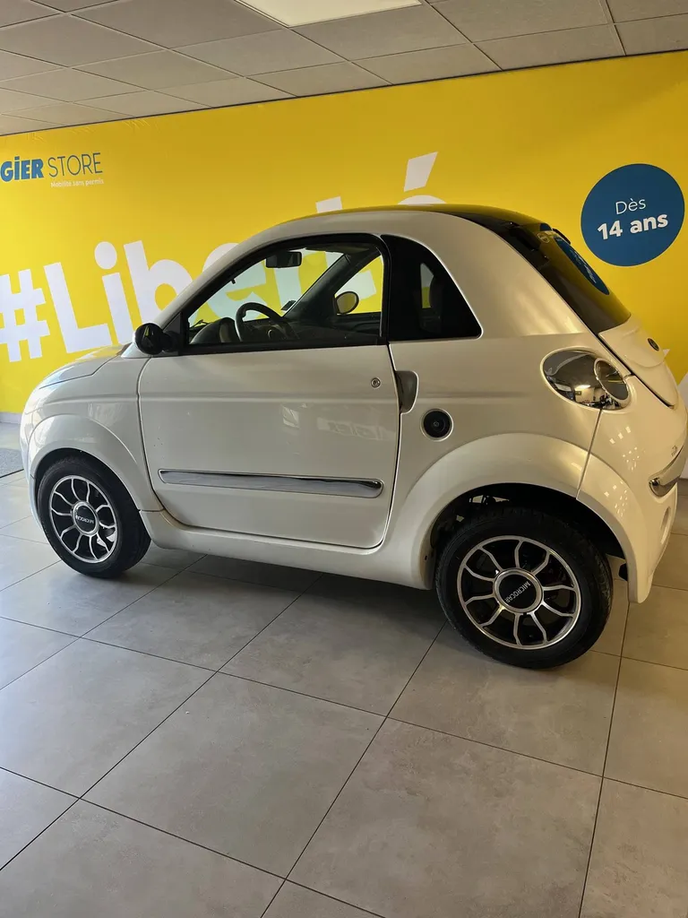 Voiture sans permis Istres