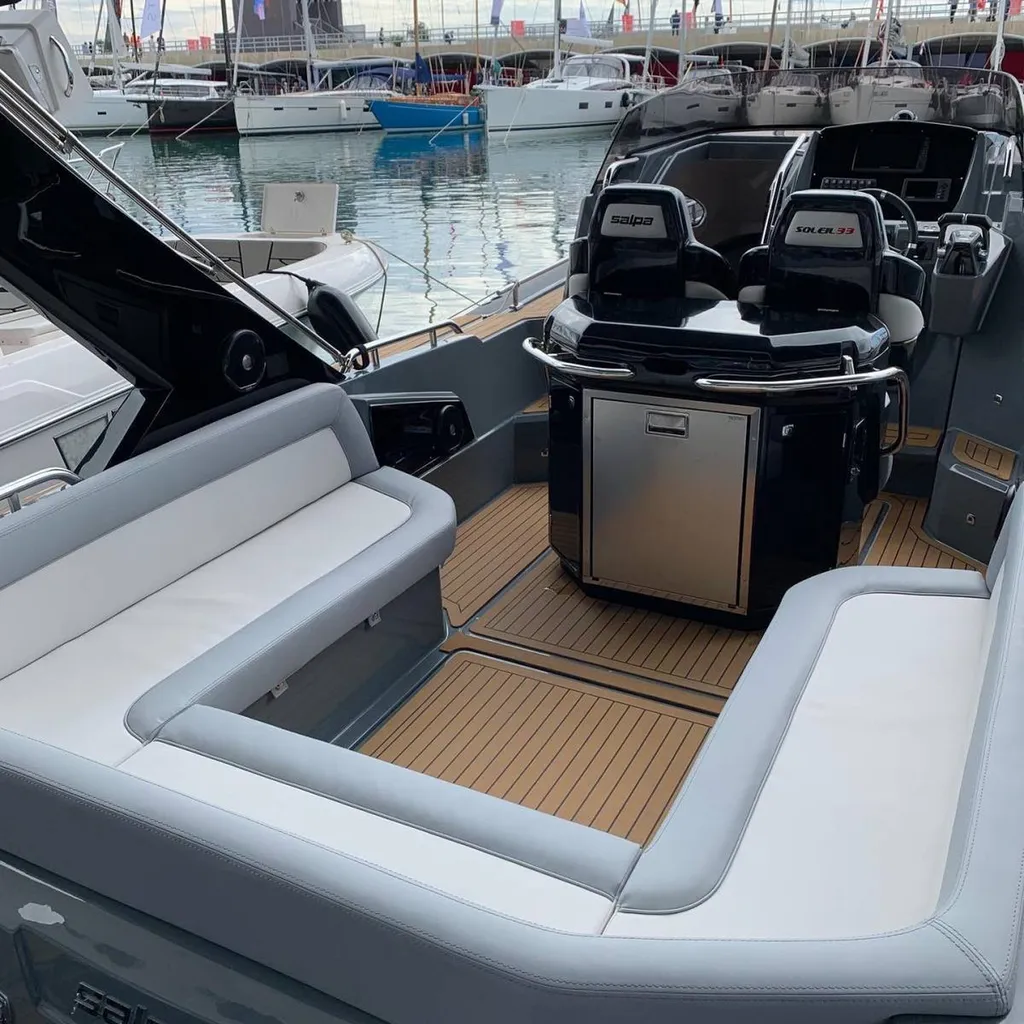 Pneumatique à moteur Salpa Soleil 33 neuf La Martinique