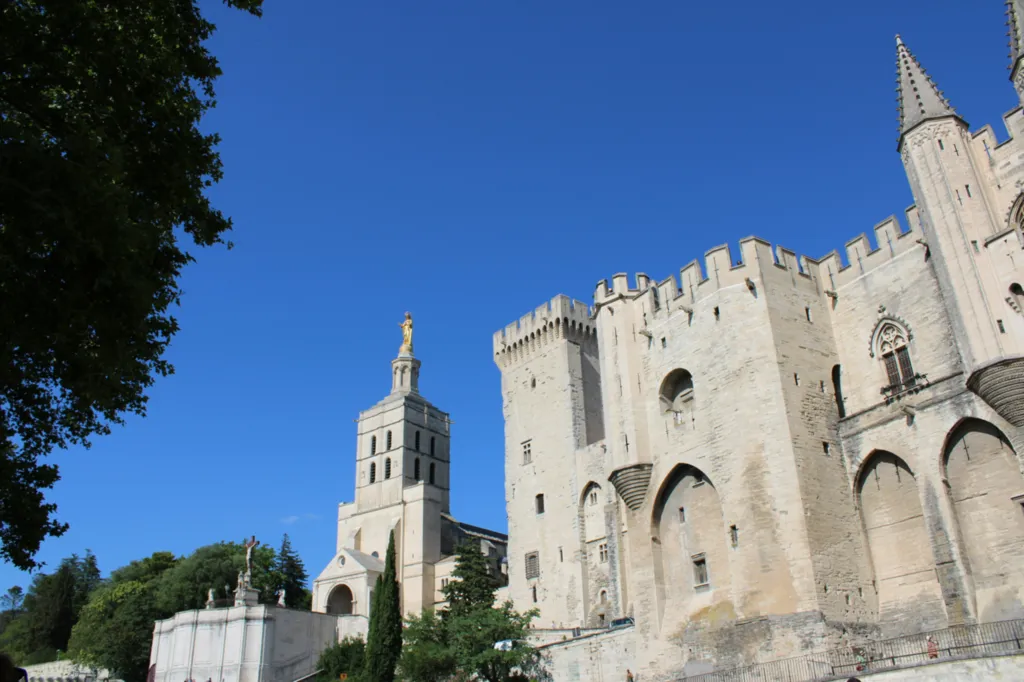 Le meilleur Avocat pour les urgences pénales et la garde à vue à Avignon et alentours 