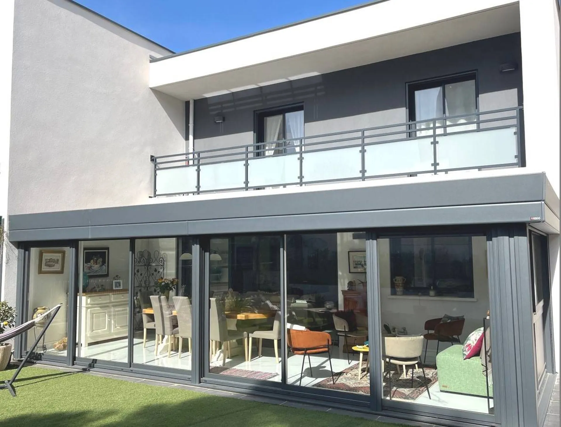 Maison récente à vendre Carnoux en provence sur deux niveaux avec sous-sol, copropriété de 3 habitations